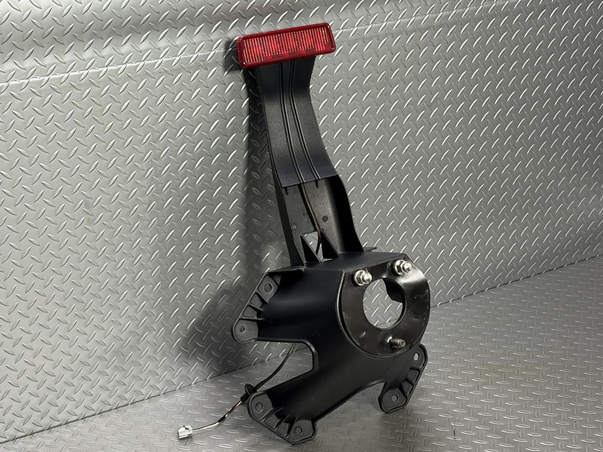 送料無料Jeep JK ラングラー 純正 スペアタイヤブラケット 品番