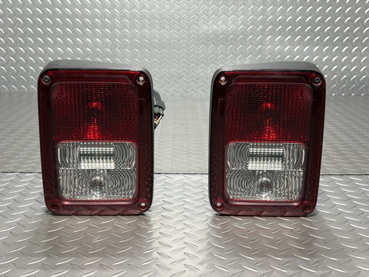 Jeep JK ラングラー テールランプ左右 品番 1517 1000 2000 テールライト テールレンズ