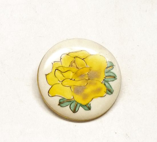 メーカー直送 九谷焼 ブローチ 黄花 Kutani Hyakkaen brooch