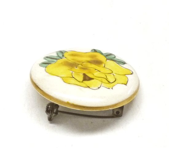 メーカー直送 九谷焼 ブローチ 黄花 Kutani Hyakkaen brooch