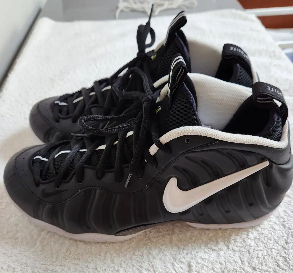 ナイキ エア フォームポジット ブラック スニーカー