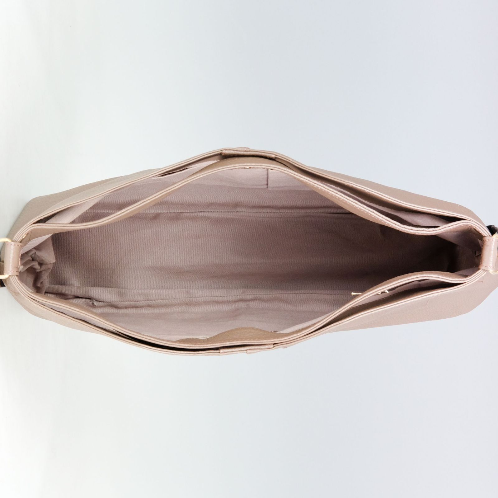 美品 【アタオ】エルヴィプラス 2wayレザー バッグ A4可 ショルダーバッグ ATAO ATAO公式 elvy+ アタオ史上NO1のロングセラー 2wayバッグ A4