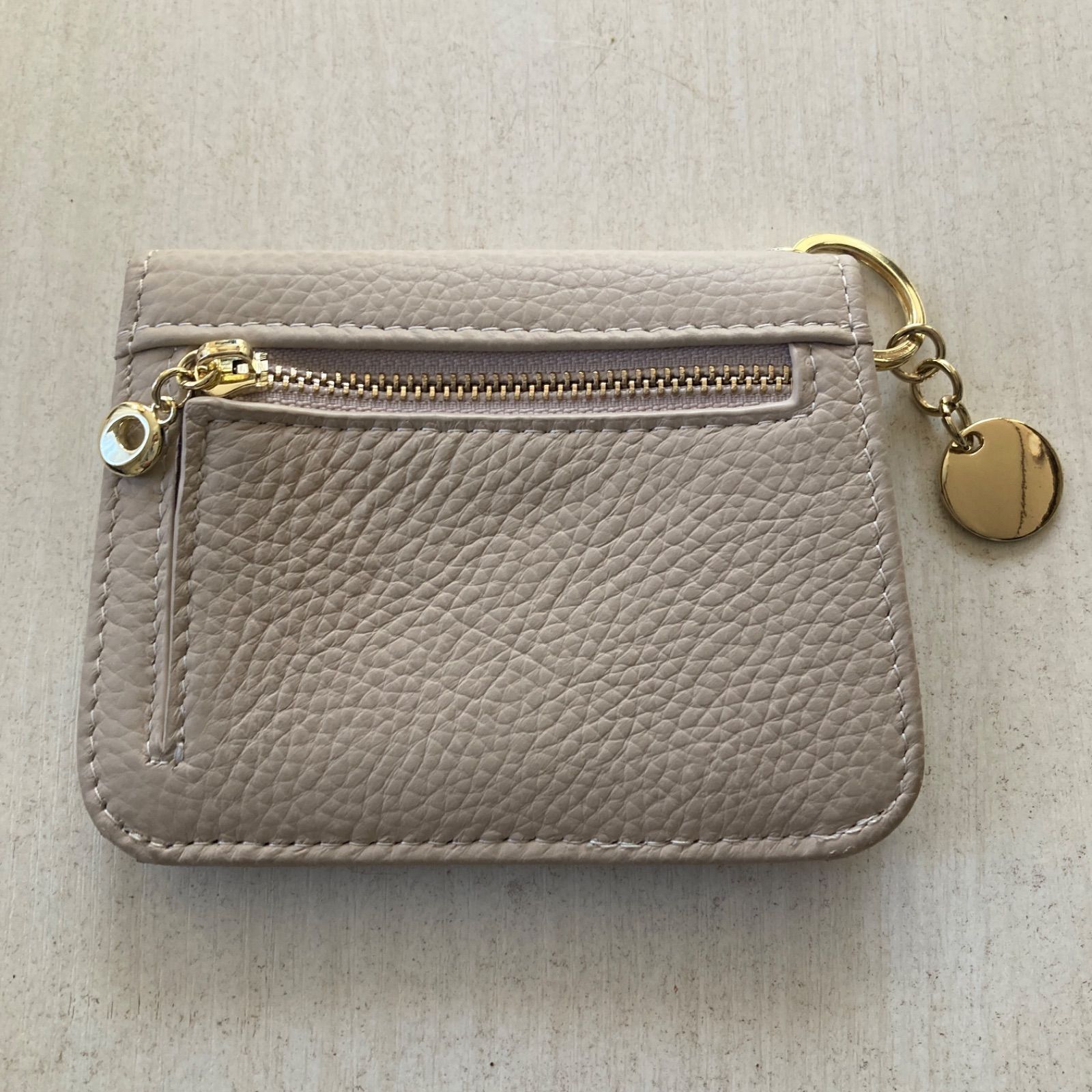 オフホワイト グレージュ レザー 二つ折り財布