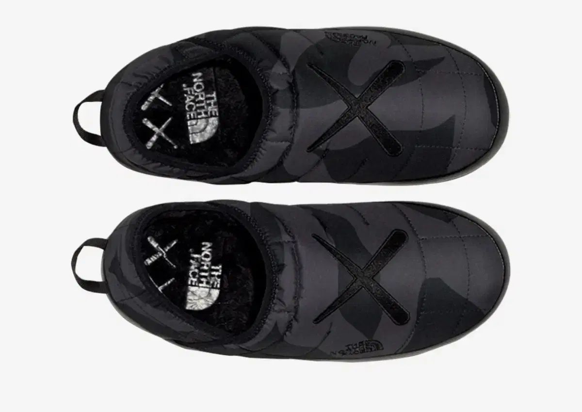 THE NORTH FACE ザノースフェイス x カウズ サーモボール ミュール ブラックカモ