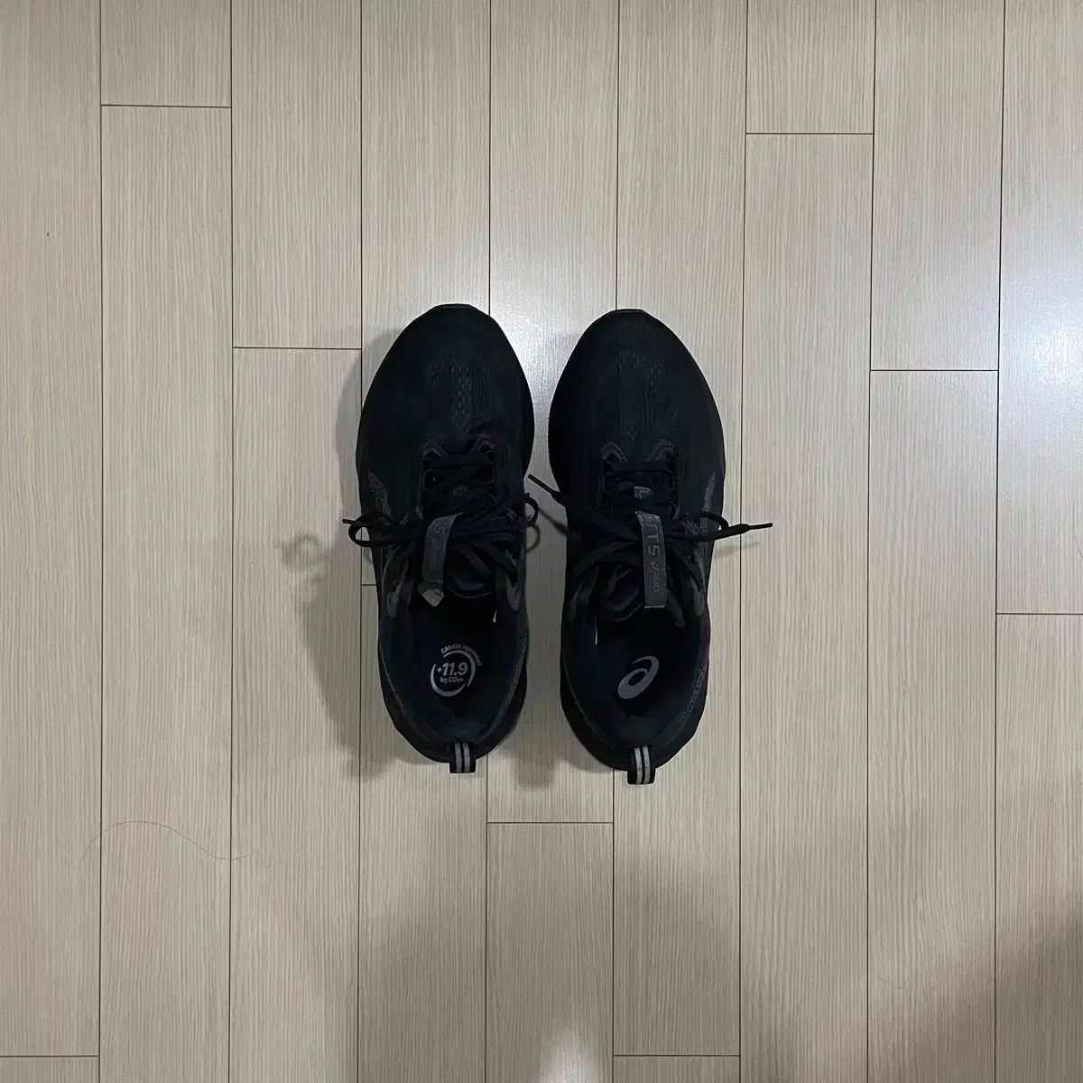 275 アシックス ノヴァブラスト 5 ランニングシューズ ブラック キャリアー グレー