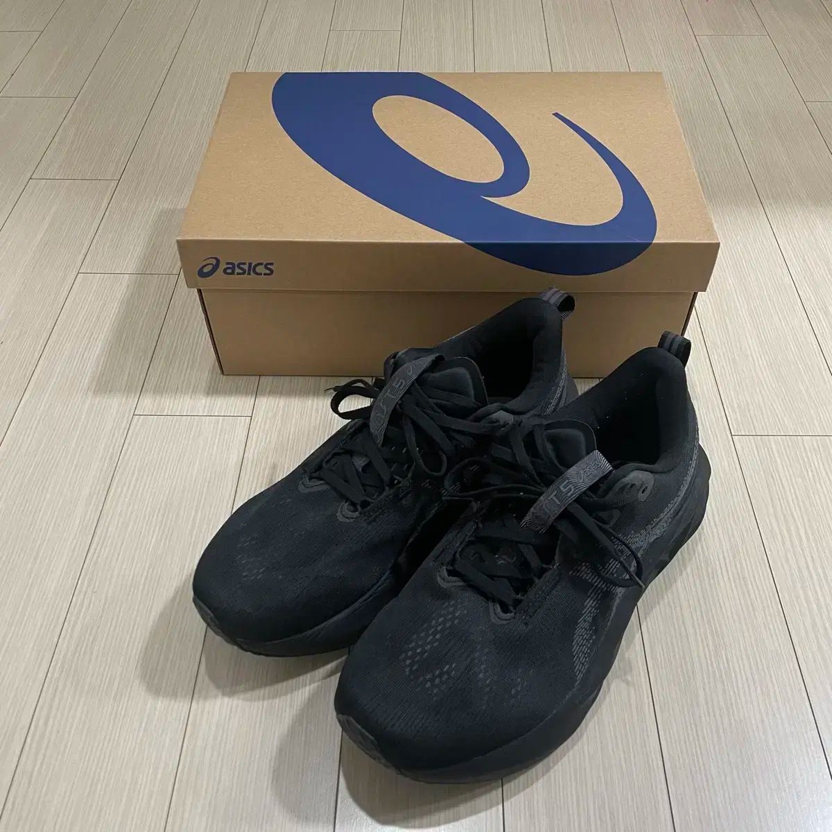 275 アシックス ノヴァブラスト 5 ランニングシューズ ブラック キャリアー グレー