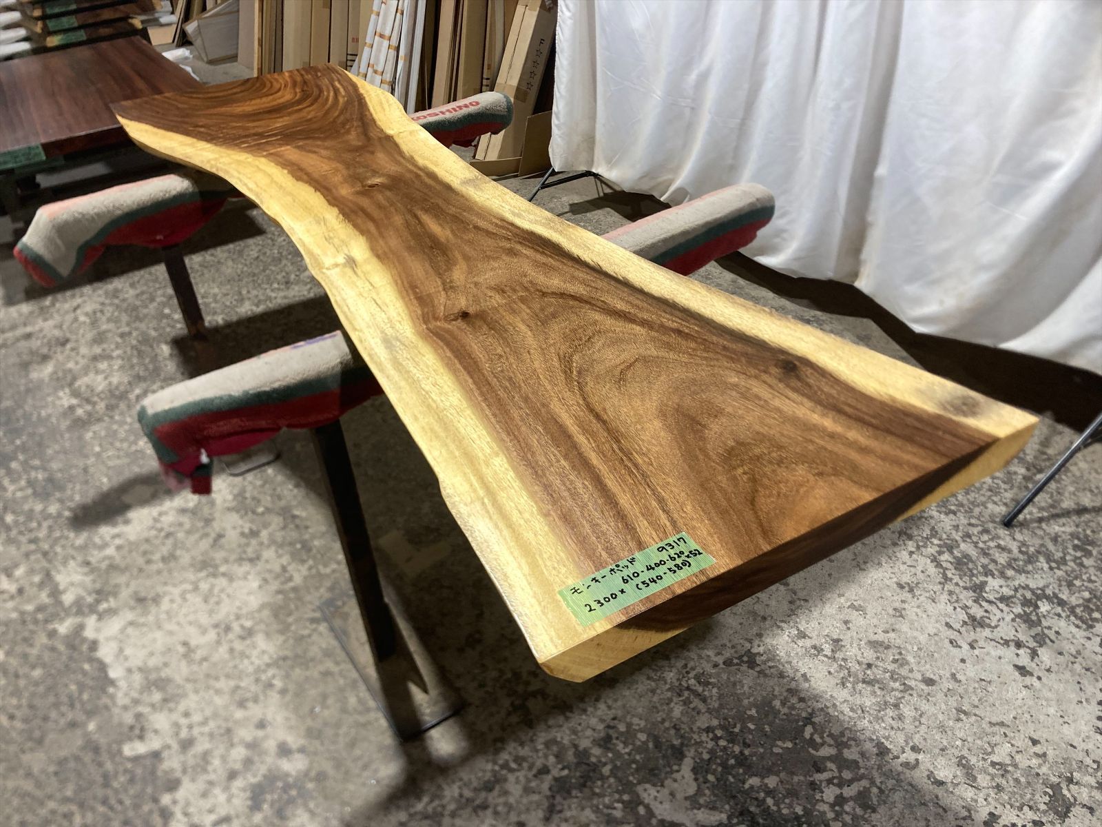 モンキーポッド9317 一枚板無垢 乾燥材 2300ｘ610-400-620ｘ52 mm カウンター センターテーブル ダイニングテーブル