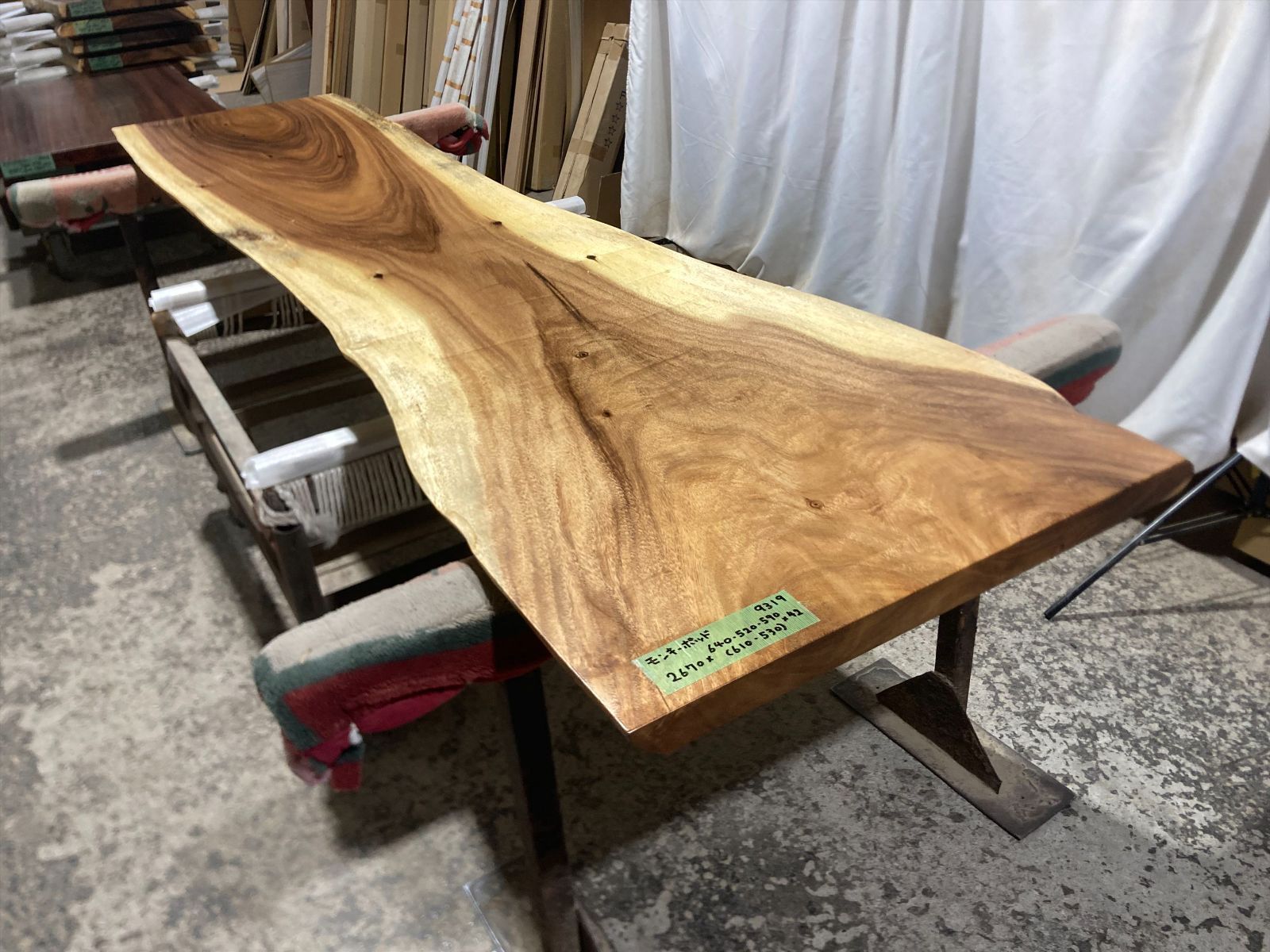 モンキーポッド9319 一枚板無垢 乾燥材 2670ｘ640 520 590ｘ42 mm カウンター センターテーブル 内装 店舗 住宅 インテリア マンション