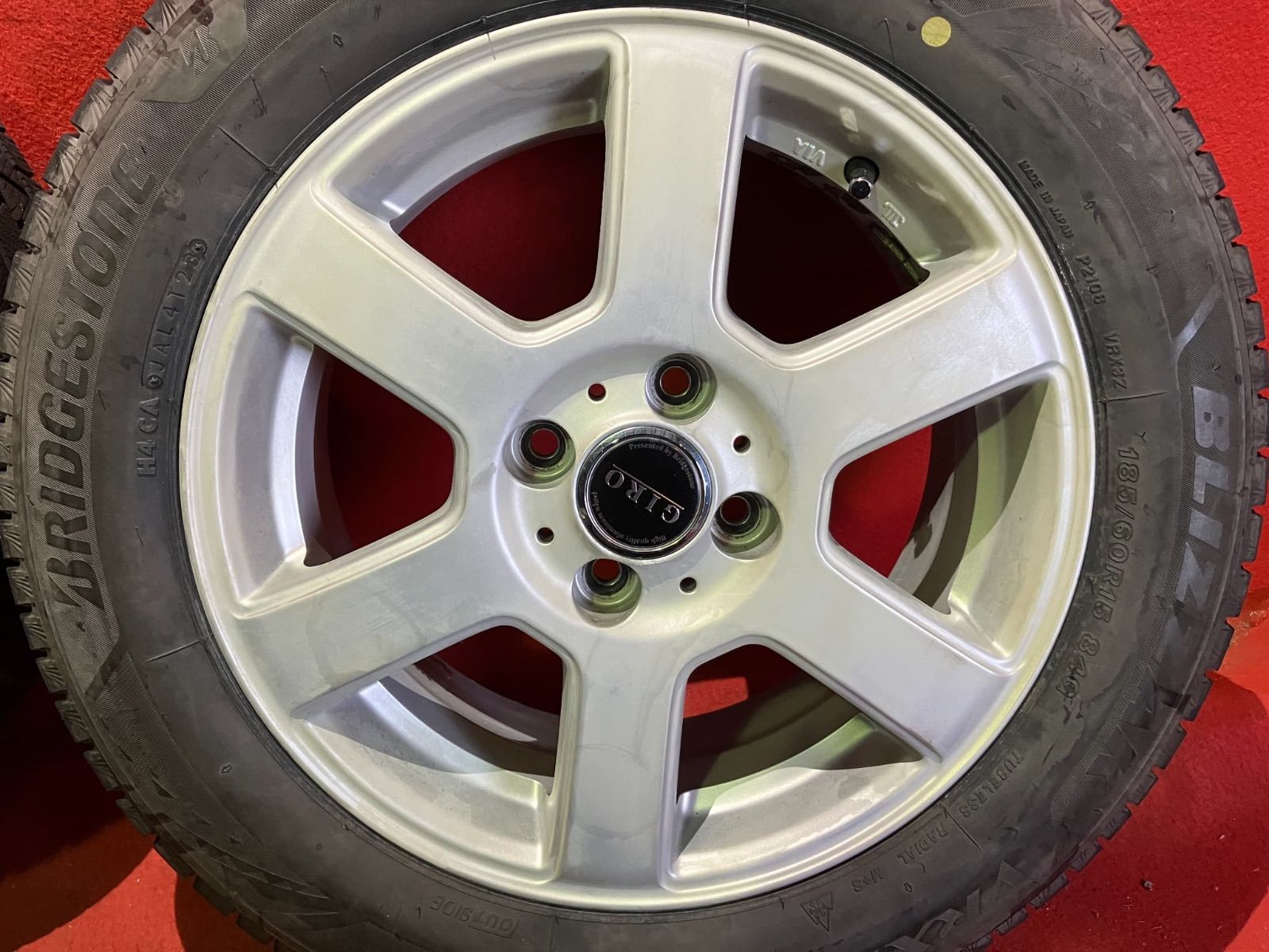 スタッドレスタイヤホイールセット 185 60 R 15 VRX 3 x 6 0 45 100 4 H 社外 GIRO 4本SET