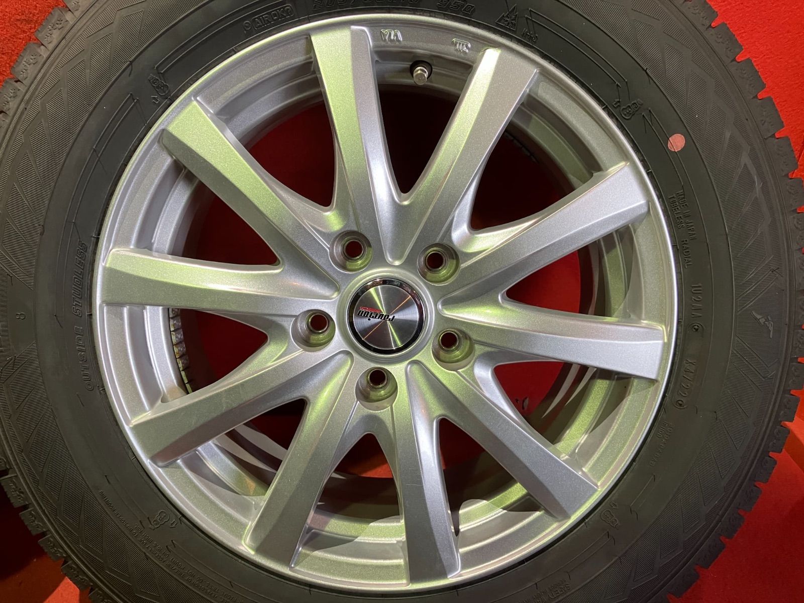 スタッドレスタイヤホイールセット 205 65 R 16 ICE NAVI 8 x 6 5 47 114 3 H 社外 ravrion 4本SET