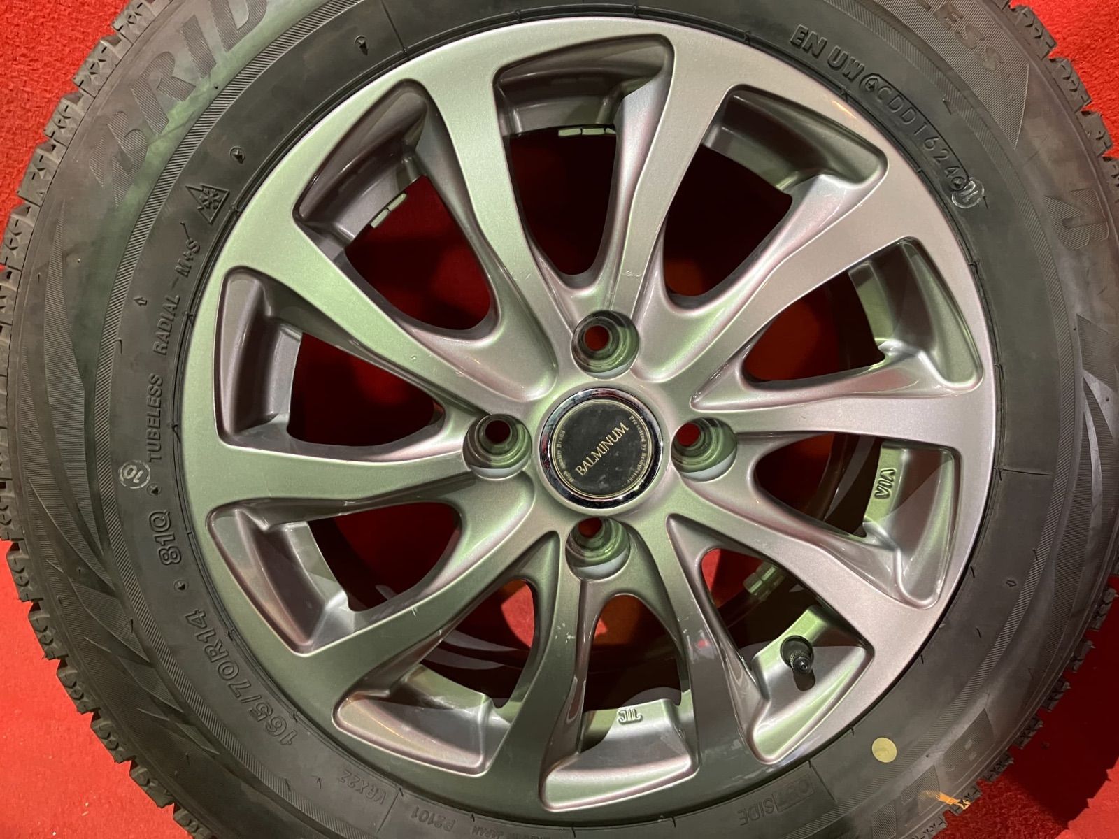 中古スタッドレスタイヤホイールセット【165/70R14 BRIDGESTONE VRX2