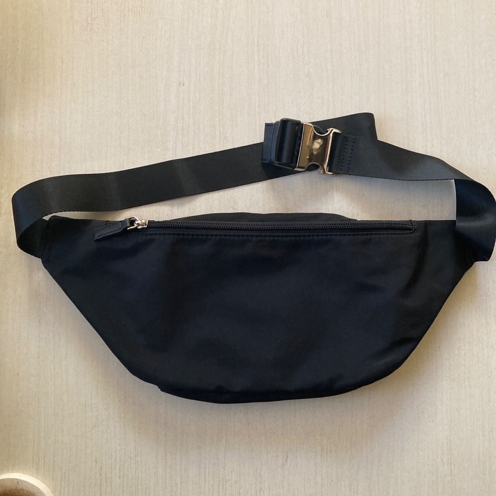 ユナイテッドアローズ ボディバッグ黒 ユニセックス