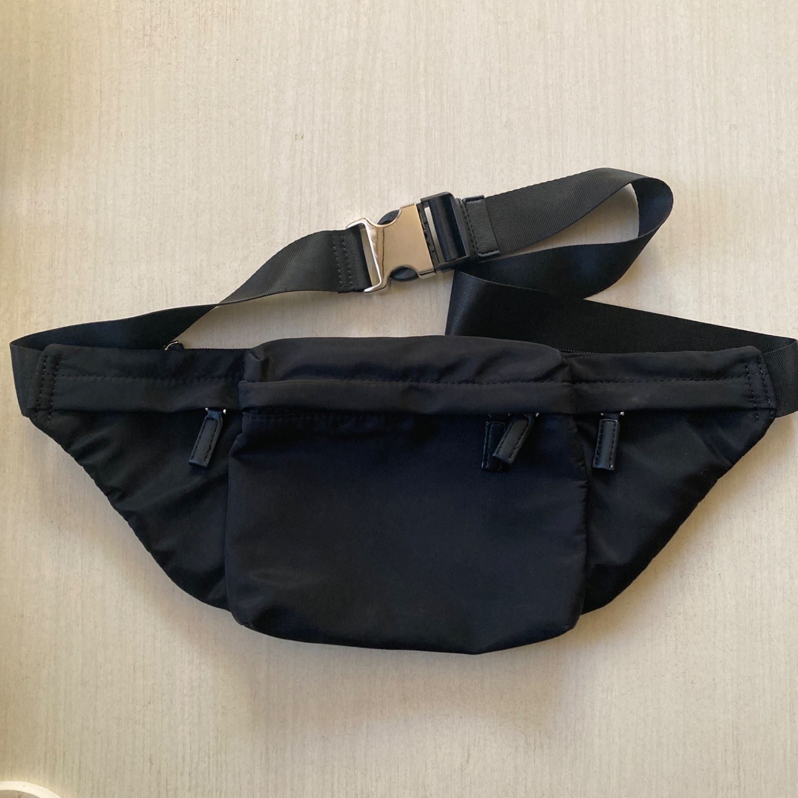 ユナイテッドアローズ ボディバッグ黒 ユニセックス