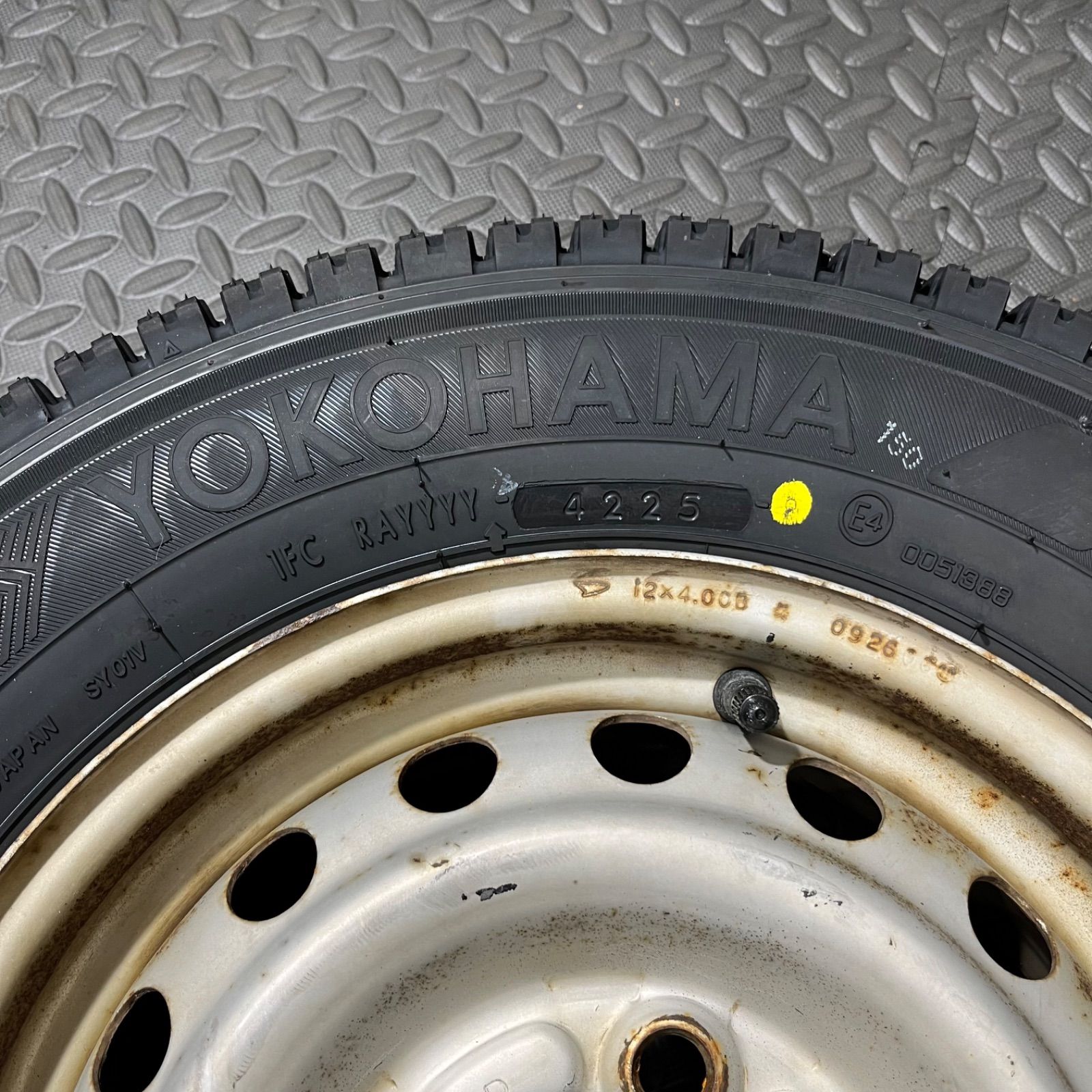 スタッドレスタイヤ 冬タイヤ