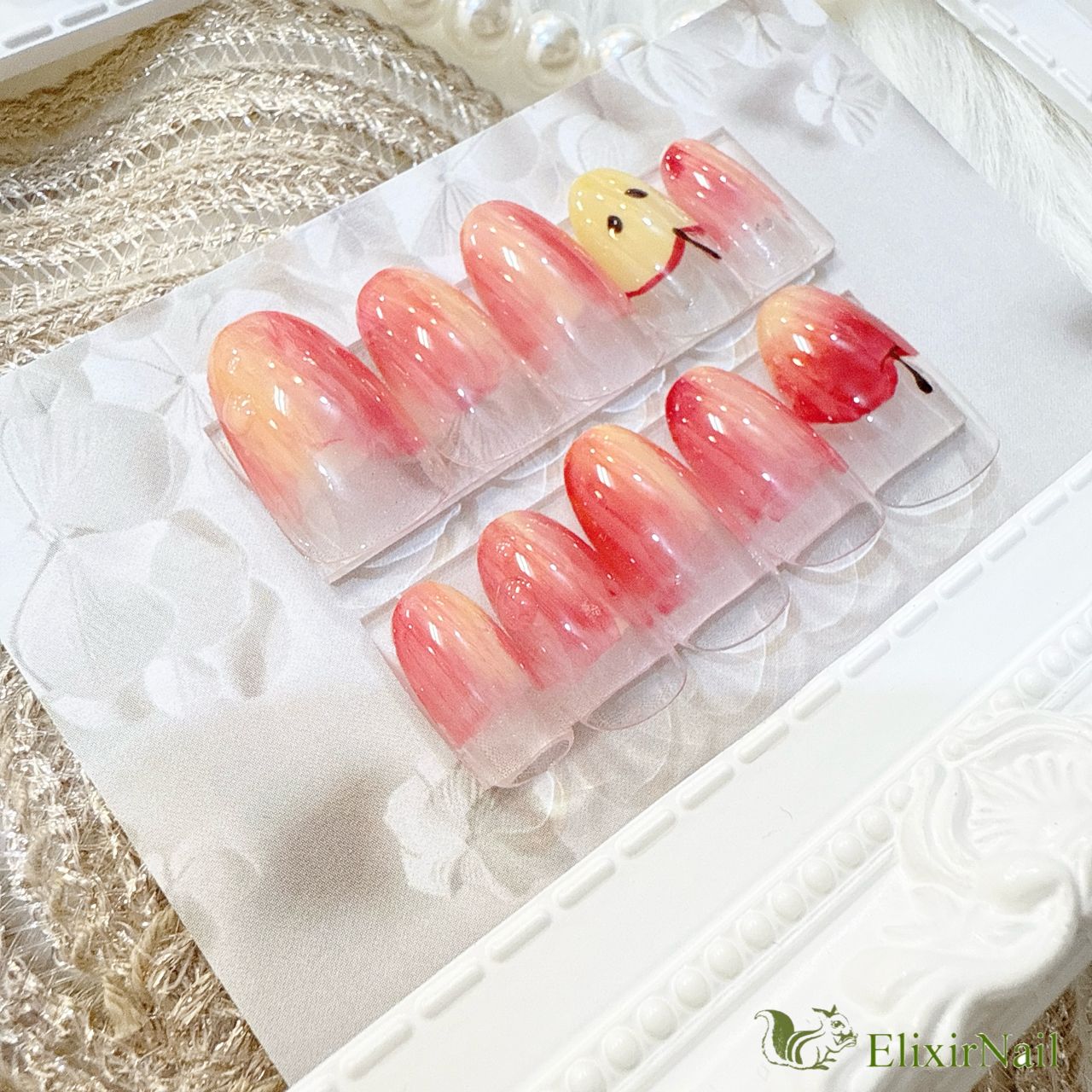 現品】ネイルチップ りんご フルーツ 赤 - メルカリ