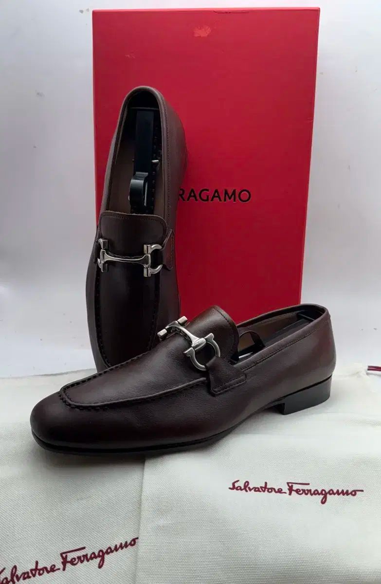 フェラガモ 靴