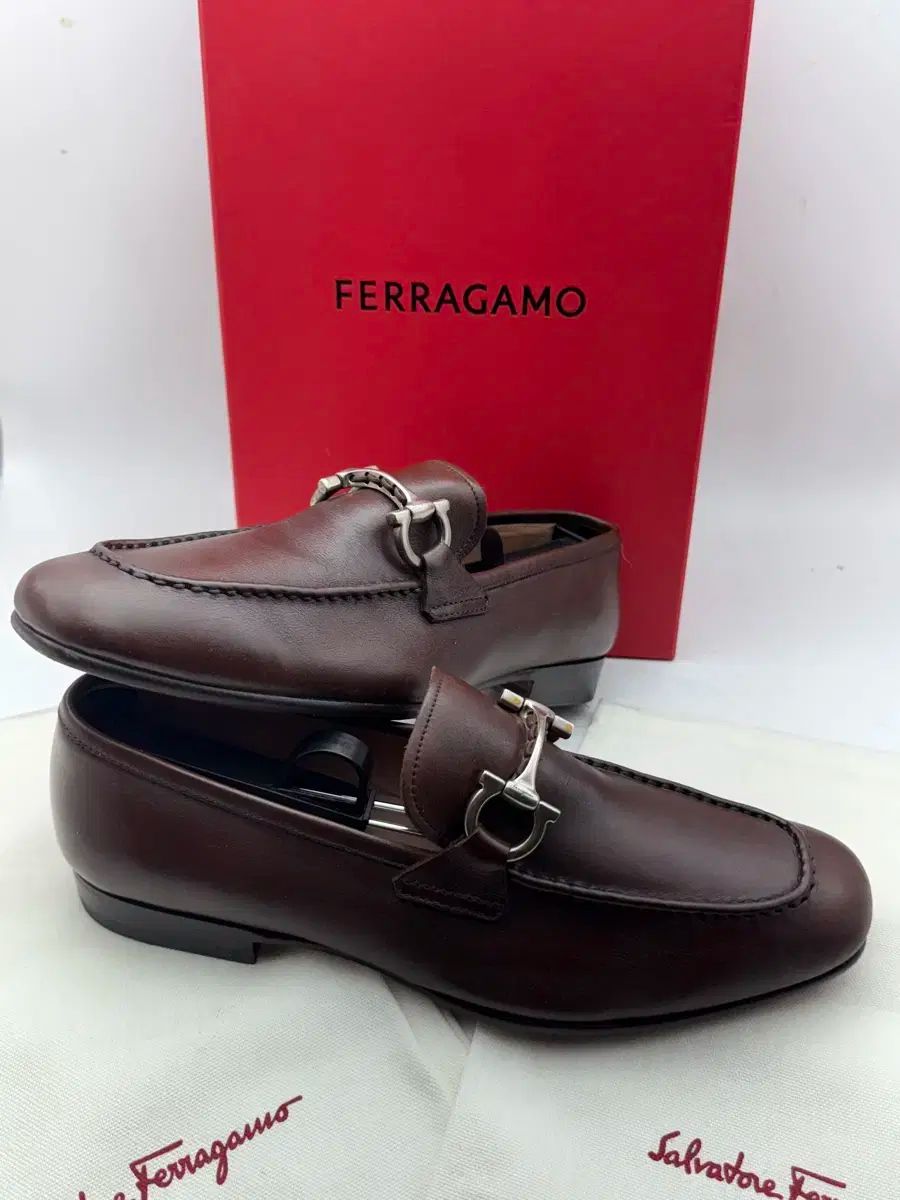 フェラガモ 靴 255