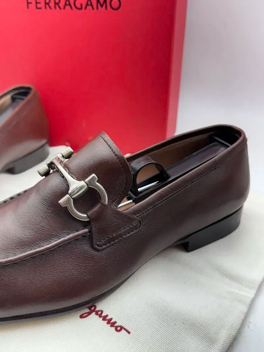 FERRAGAMO フェラガモ