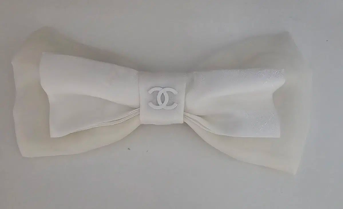 シャネル 25K リボンヘアピン 白