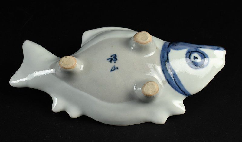 【602】水入り瑪瑙 魚型(台座付き)高級 珍品 602】水入り瑪瑙 魚型(台座付き)高級 珍品