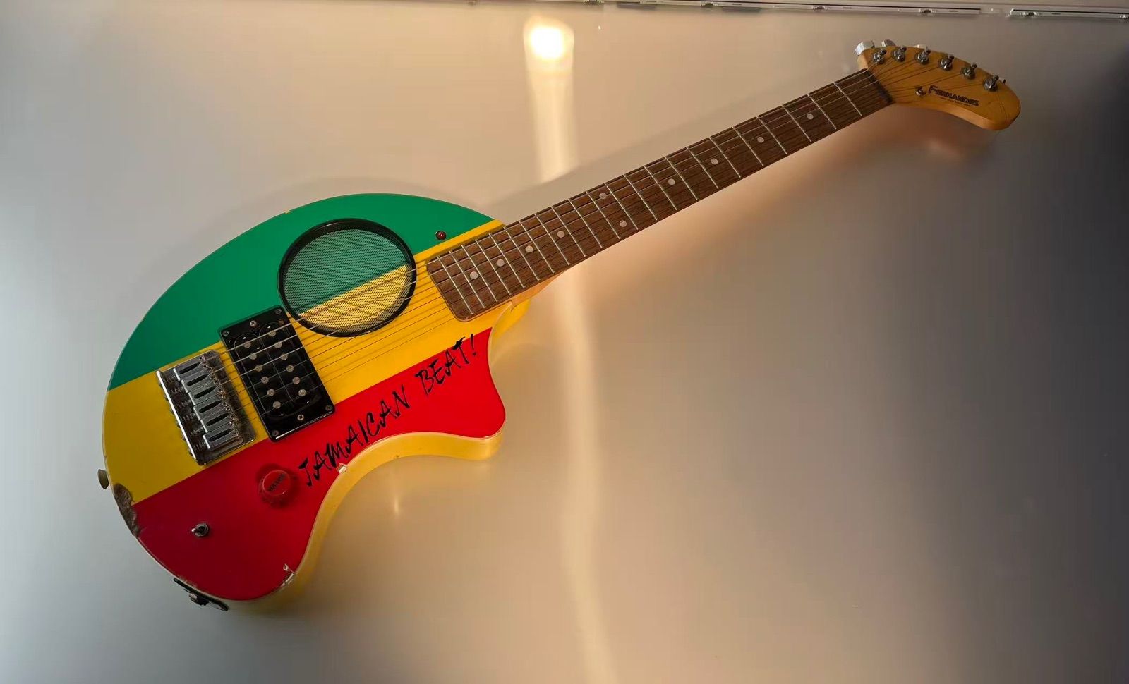 FERNANDESフェルナンデス エレキギター ラスタ ジャマイカ 本体のみ 弦楽器 楽器