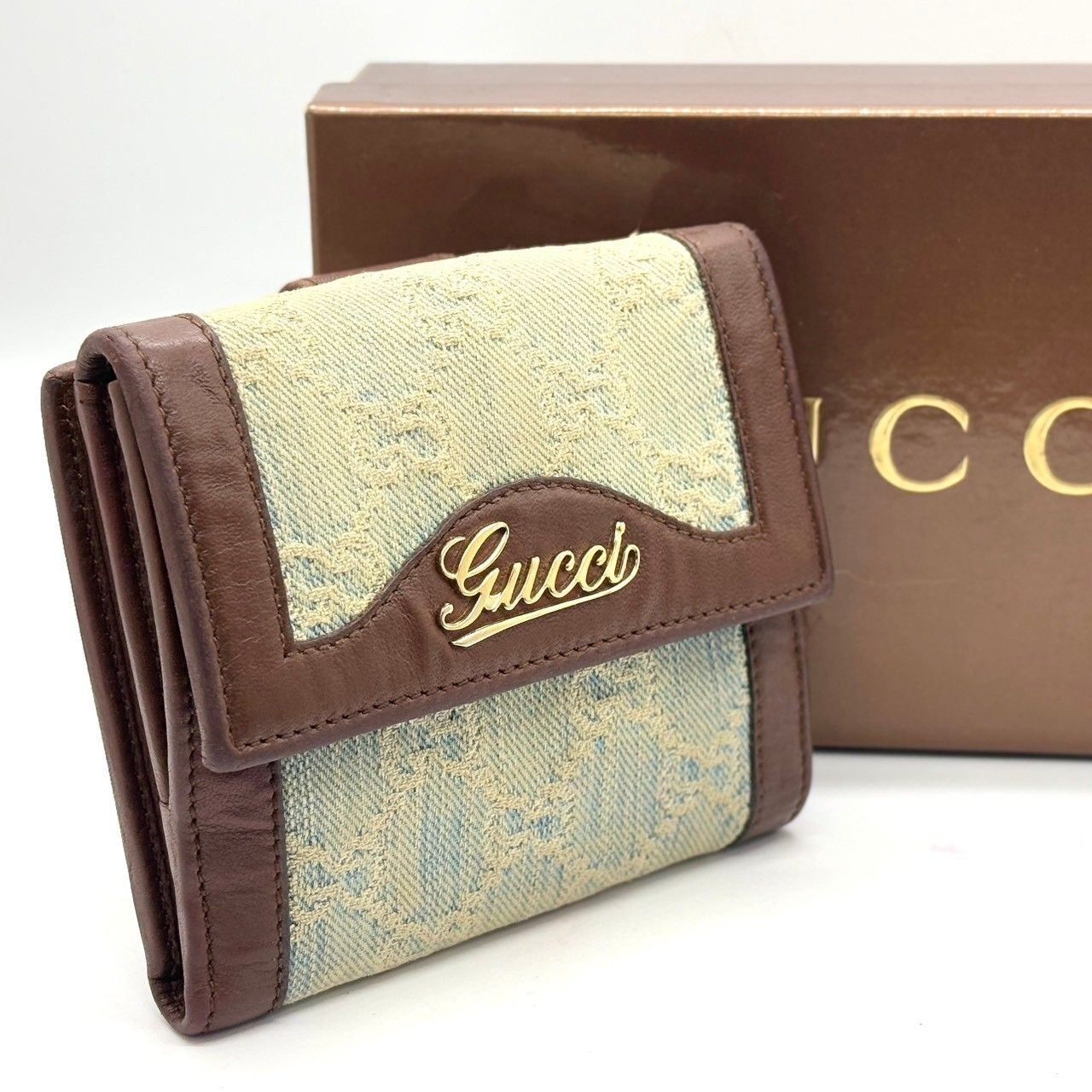 ノスタルジックな艶めき GUCCI グッチ 二つ折り財布 GGデニム 筆記体ロゴ Wホック Y 2 K レザー キャンバス ブルー ブラウン