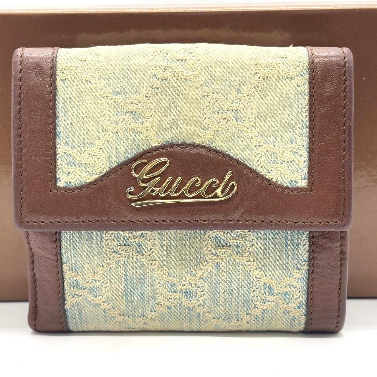 ノスタルジックな艶めき GUCCI グッチ 二つ折り財布 GGデニム 筆記体ロゴ Wホック Y 2 K レザー キャンバス ブルー ブラウン