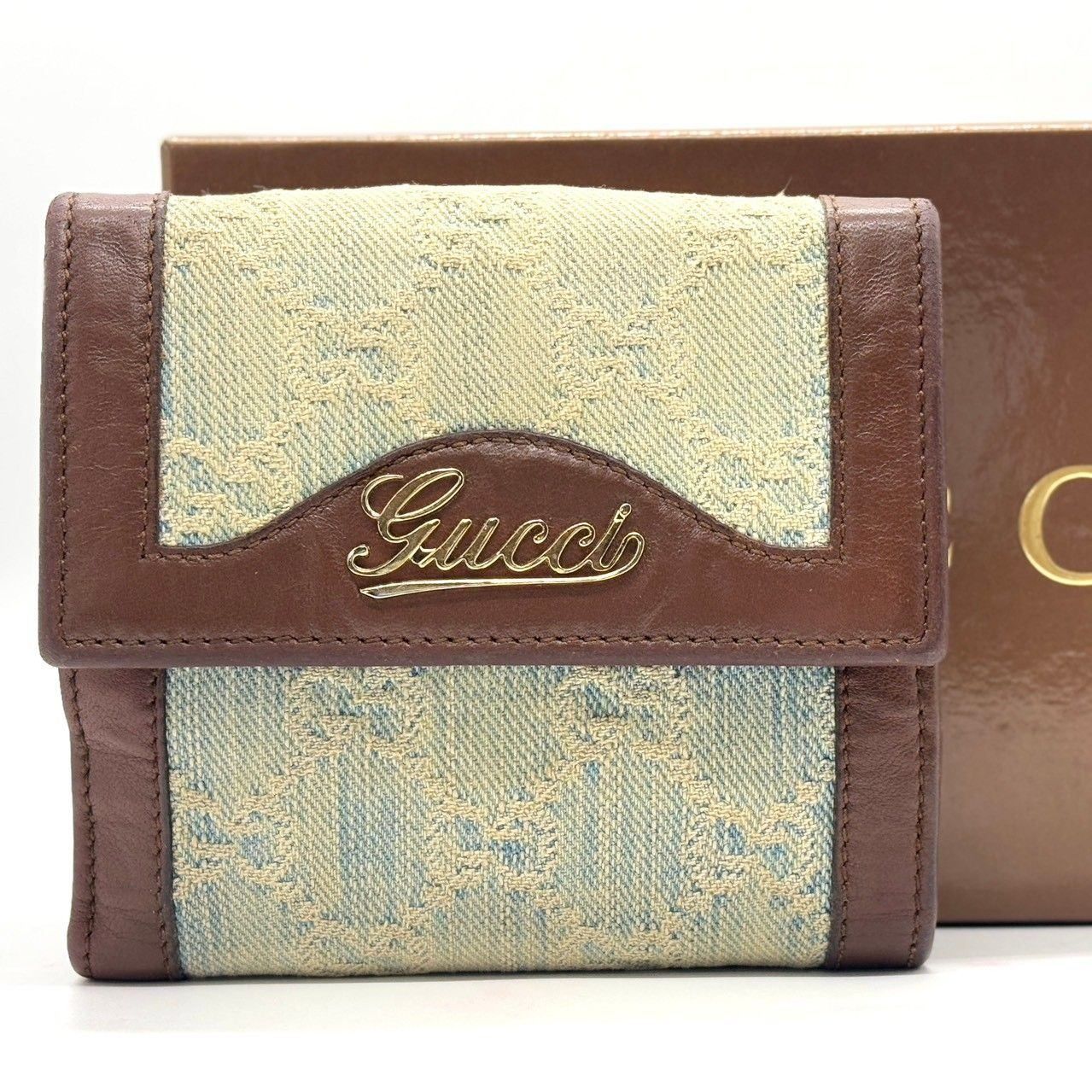  ノスタルジックな艶めき GUCCI グッチ 二つ折り財布 GGデニム 筆記体ロゴ Wホック Y 2 K レザー キャンバス ブルー ブラウン 二つ折り財布 折り財布