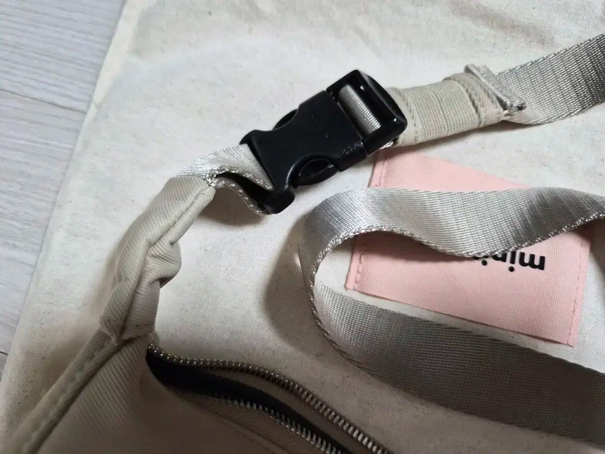 クローウェスト モカベージュ