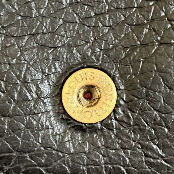 M62157 3つ折り財布