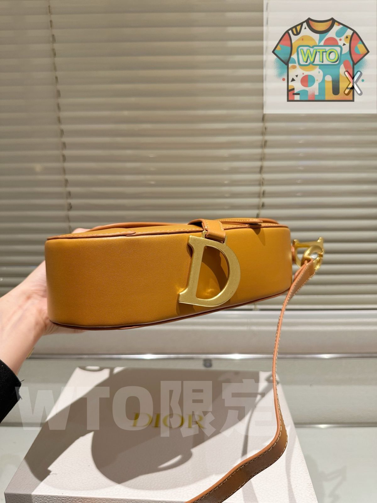 ブルースムースカフスキン フラップサドルバッグ-WTO輸入-SUH