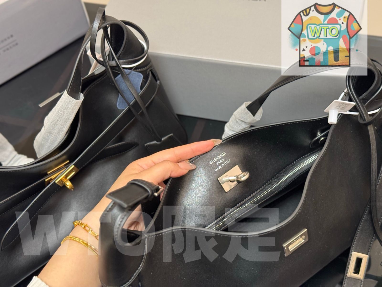 WTO通販 Balenciaga 新横型アンダーアームバッグ 34.16cm ～ブラック＆ホワイト × 角ボタン五金のレトロな魅力～1-WTO輸入-FOV15 GINKGOPHARMACY_COM