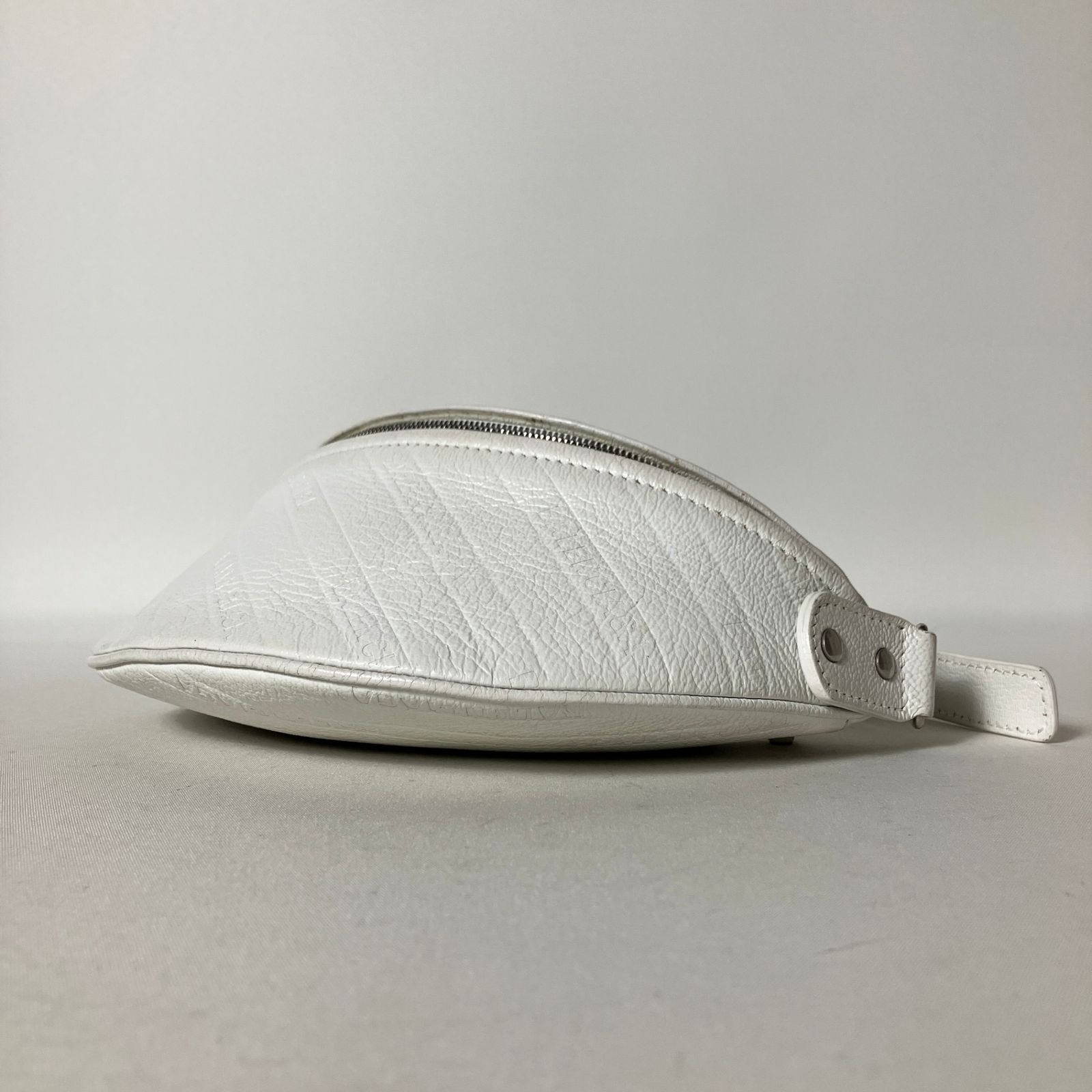 レザー ホワイト