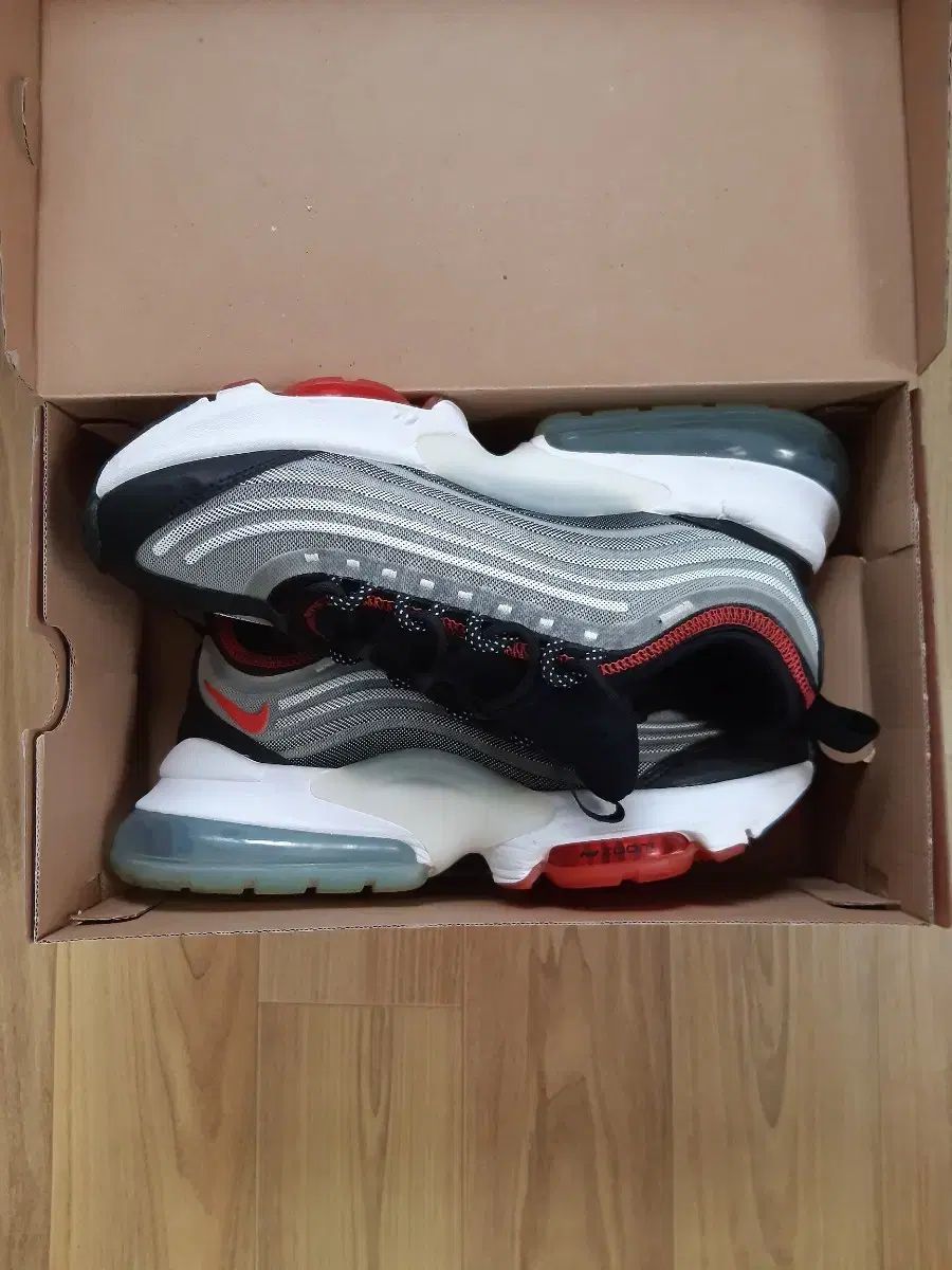 ナイキ エアマックス ZM950 スニーカー