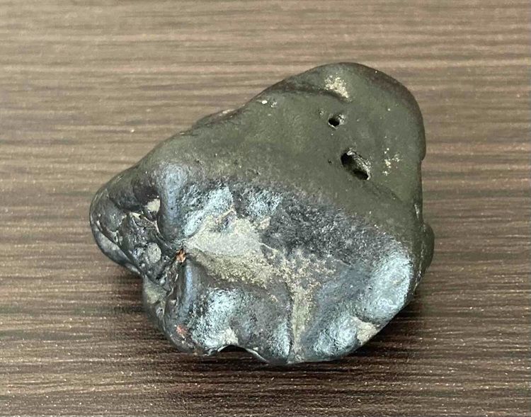 お買い得！大型！地球外から飛来した磁気を帯びた神秘の隕石、宇宙の力を宿す石！ お買い得！大型！地球外から飛来した磁気を帯びた神秘の隕石、宇宙の