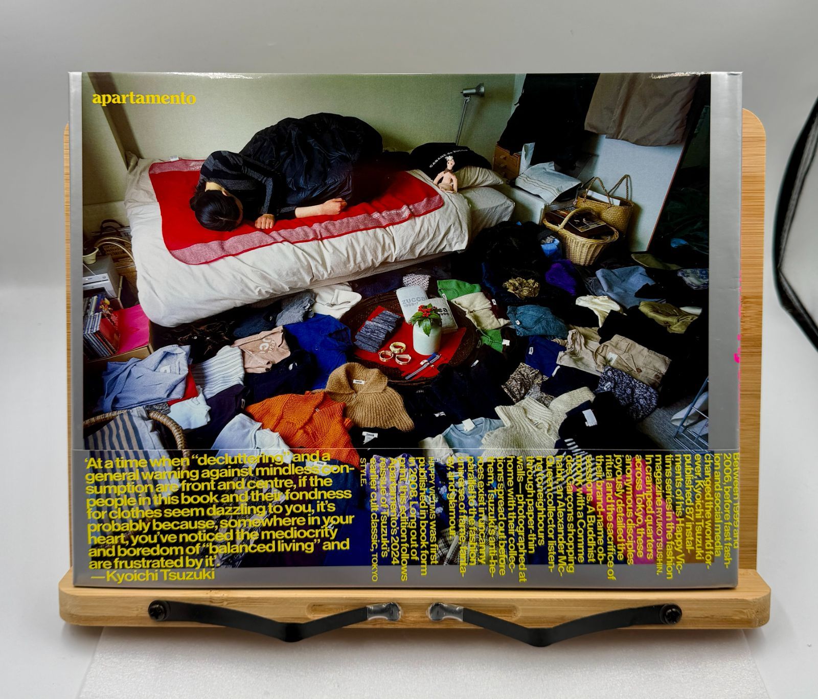 サイン入り HAPPY VICTIMS 着倒れ方丈記 by Kyoichi Tsuzuki 都築響一 写真集