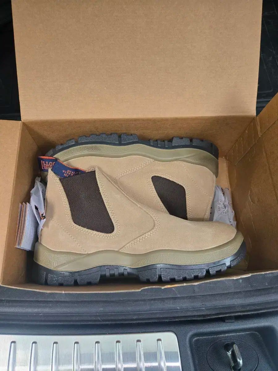 Mongrel Wheat Suede 安全靴