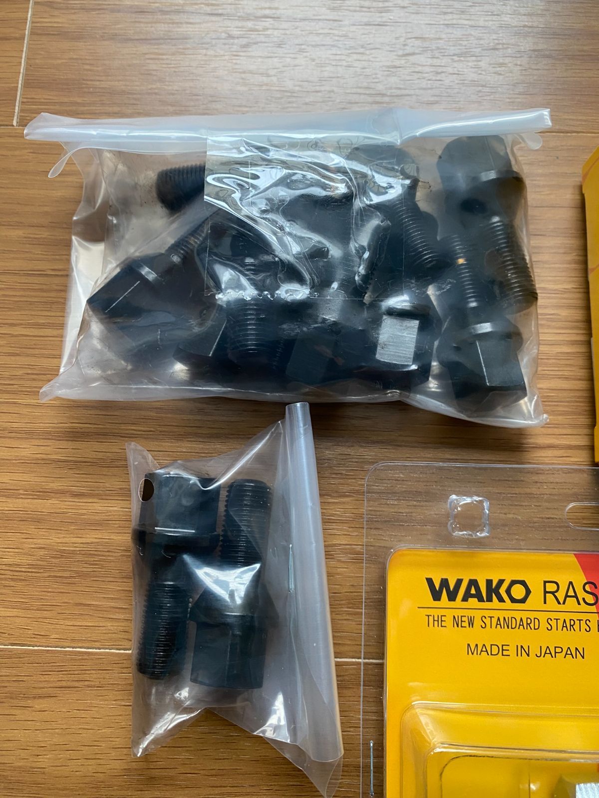  フィアット パンダ等 ホイールボルト＆ロックボルト 16本セット ホイールナット タイヤ ホイール