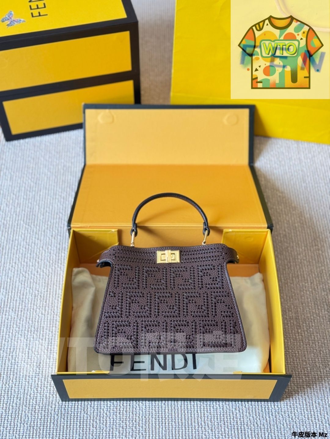今日 FENDI フェンディ ホワイト Cuoio Romano レザー ハンドバッグ 19×15cm