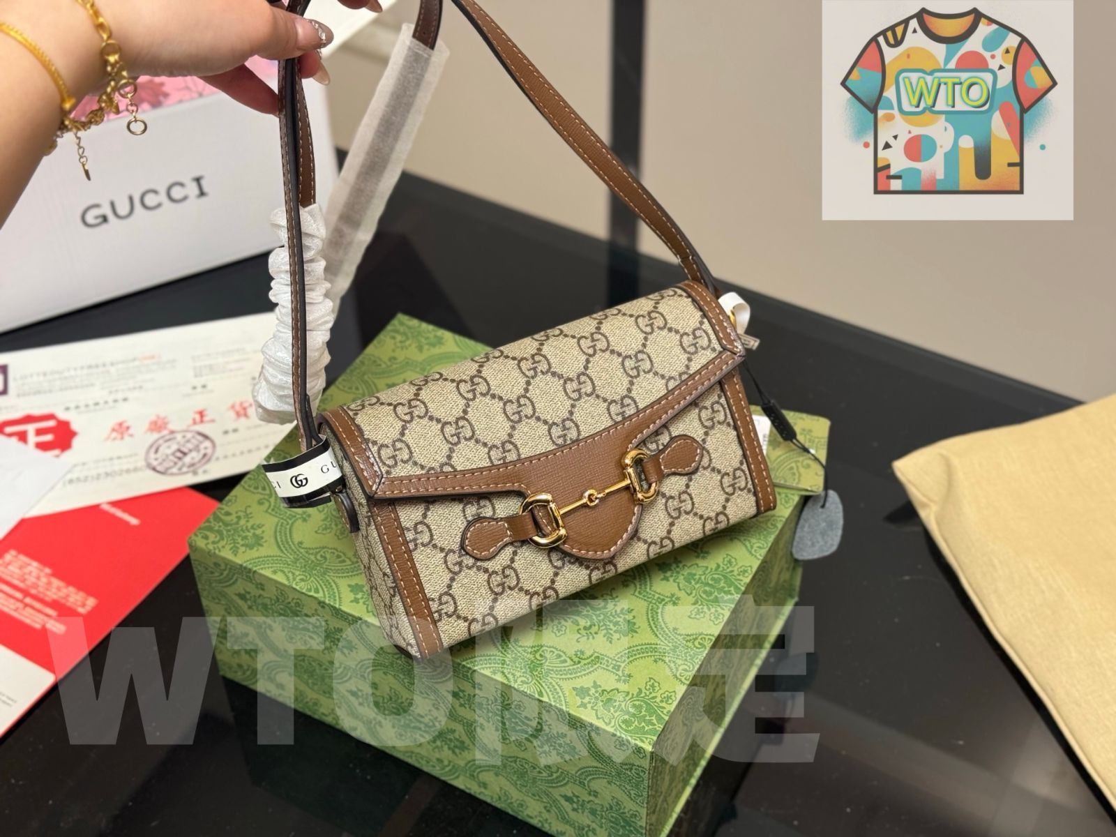 今日 Gucci 1955 スマホバッグ