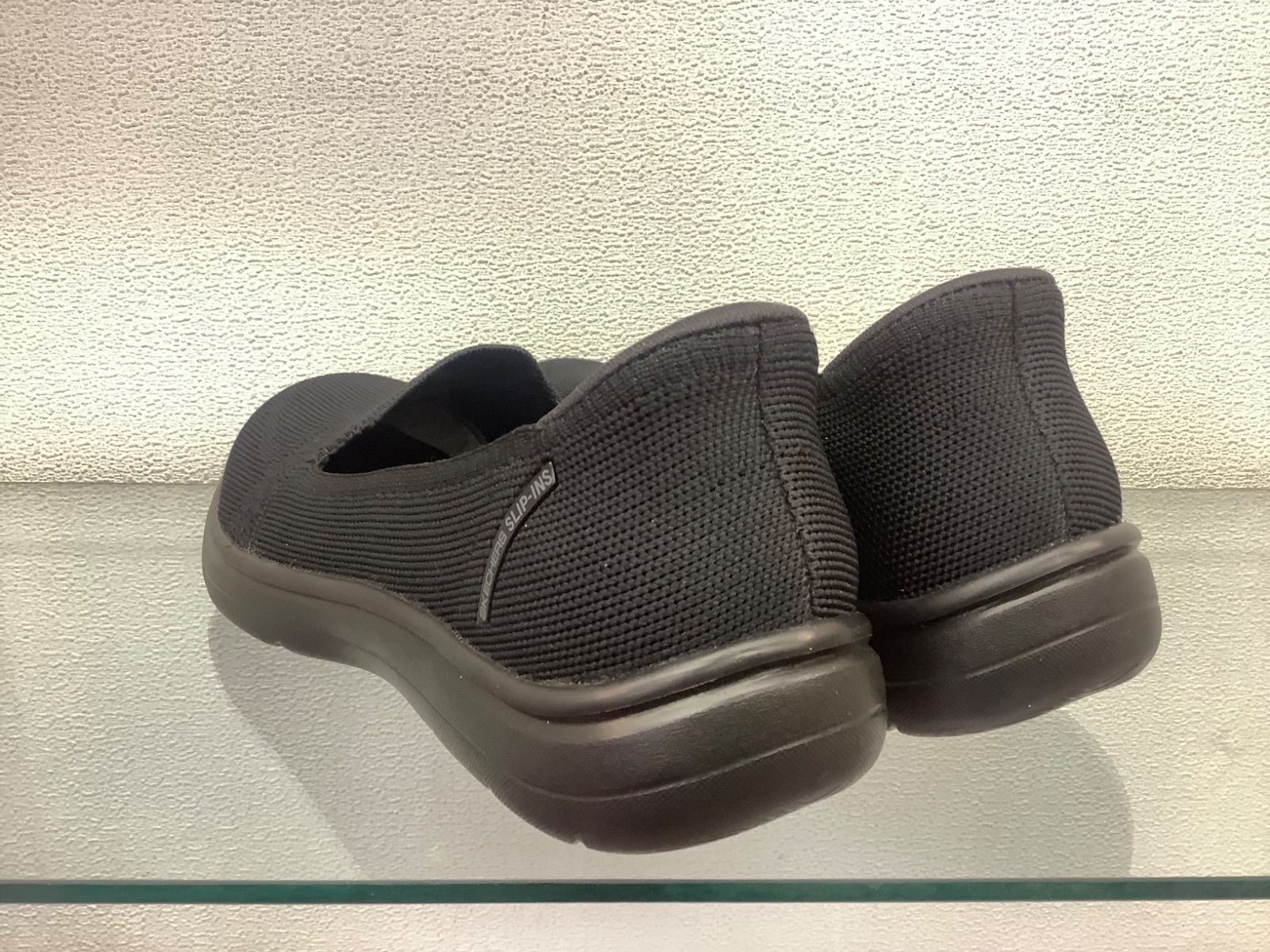 レディーススニーカースケッチャーズハンズフリースリップインズ138435ブラック