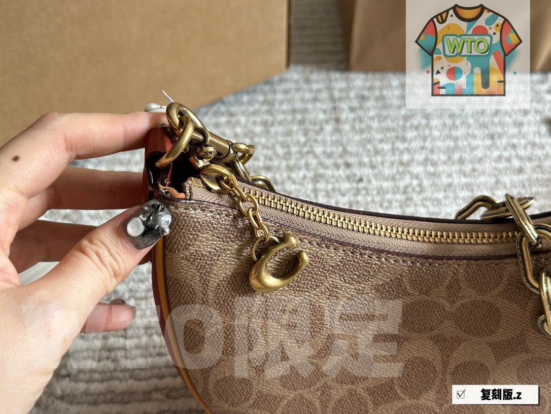 今日 Coach Mira Crescent Shoulder Bag コーチ ミラ クレセント ショルダーバッグ