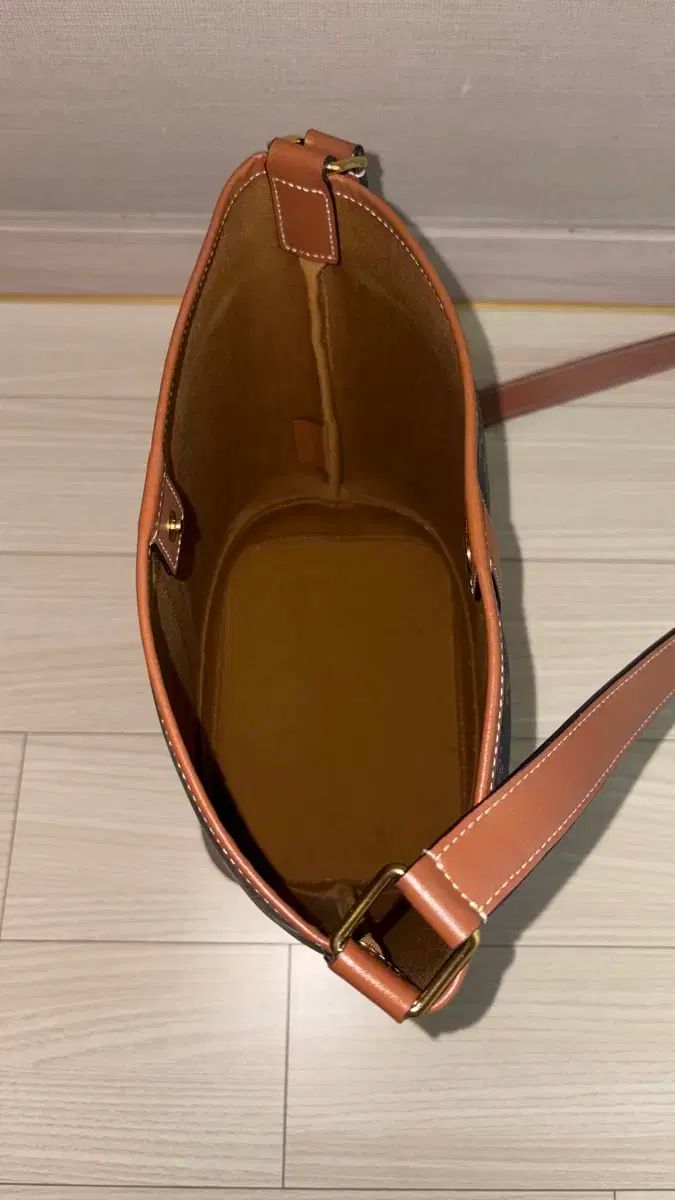 トリオンフ バケットバッグ