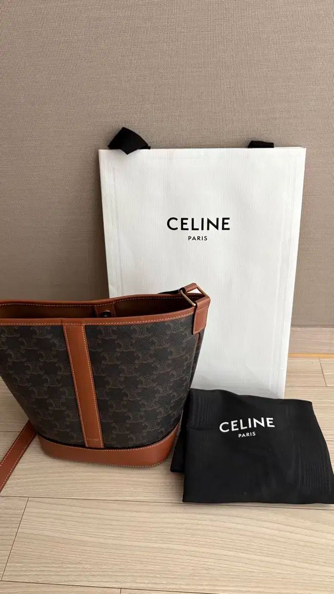 セリーヌ トリオンフ バケットバッグ スモール