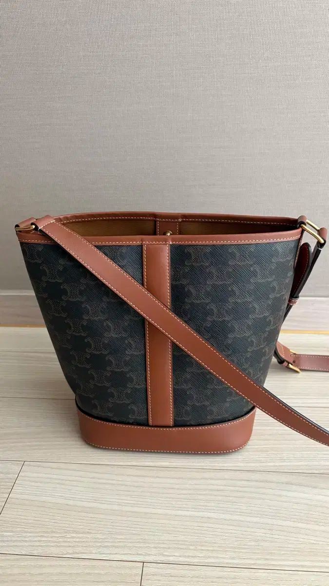 セリーヌ トリオンフ バケットバッグ スモール