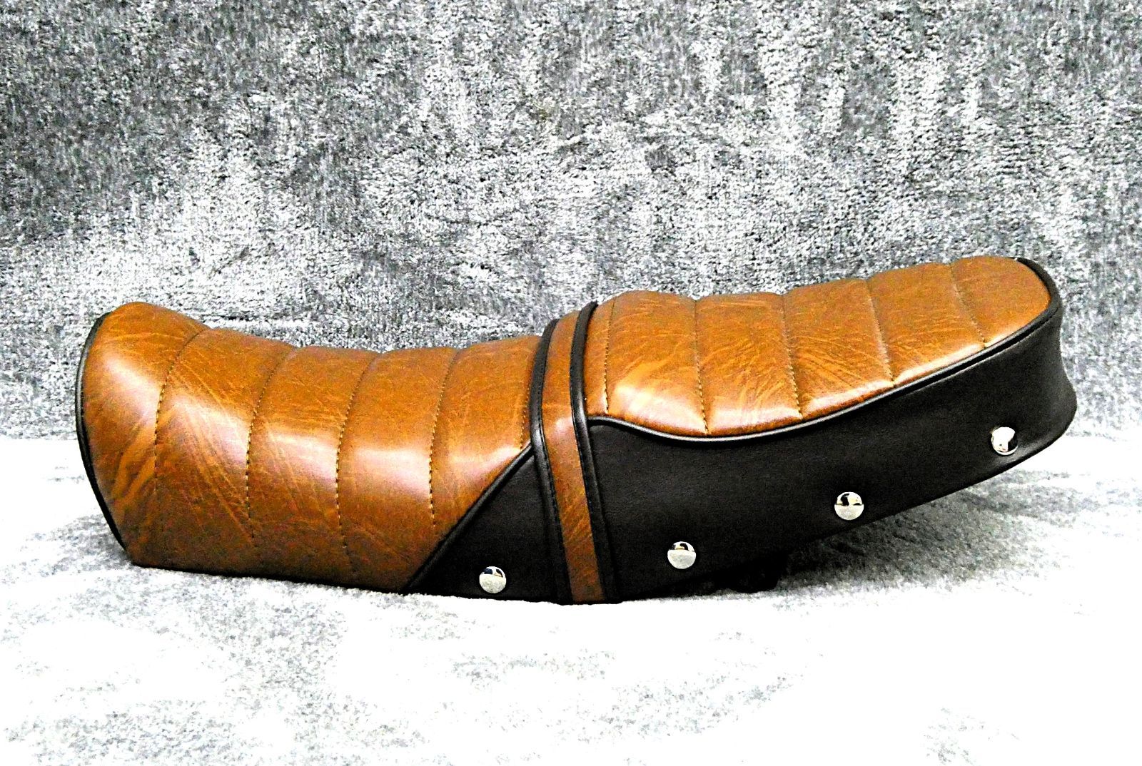 エイプ 鋲打ち 茶ツートン タックロールシート/あんこ抜きFIスタッズ50