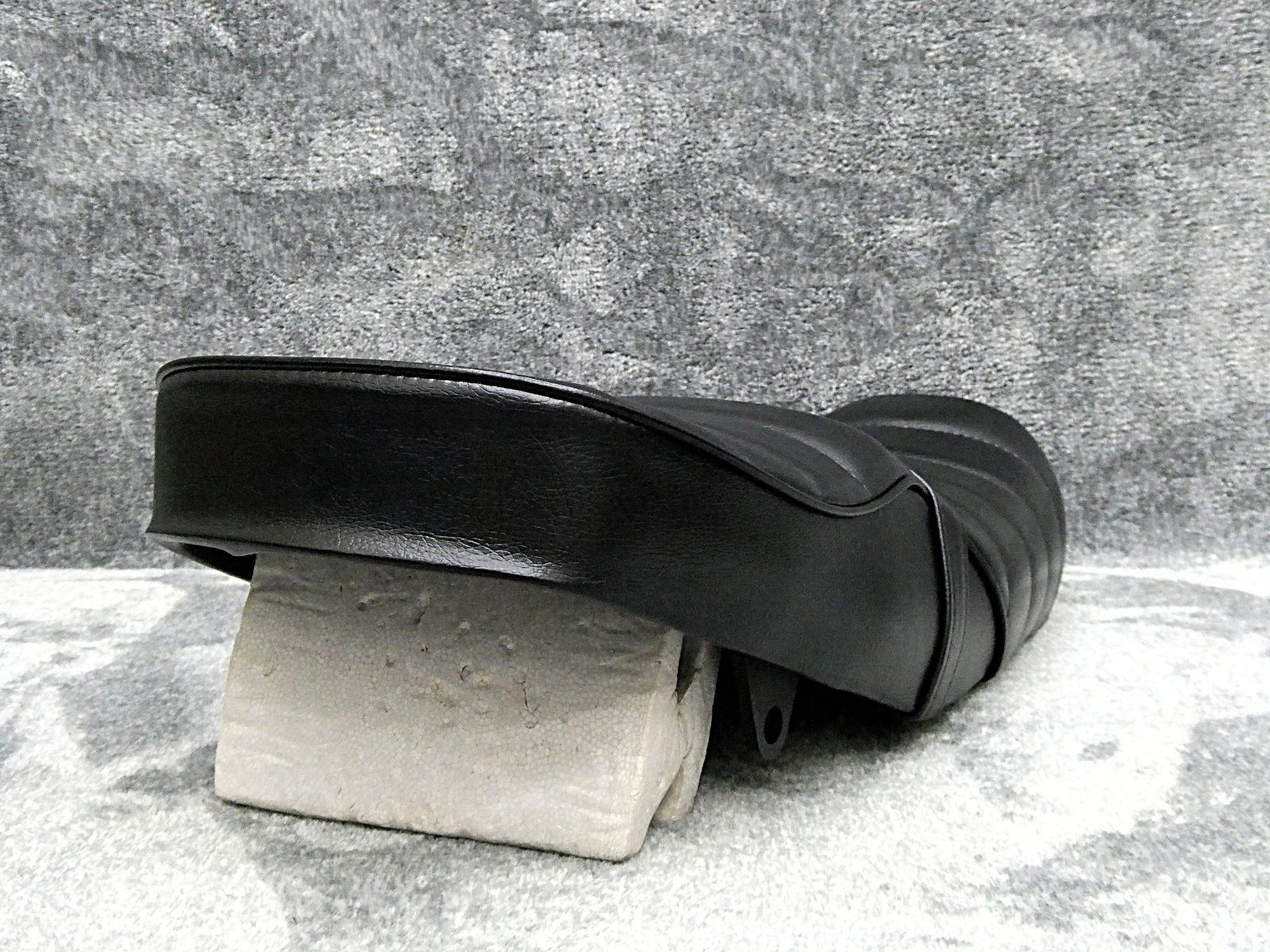 エイプ 黒皮 タックロールシート/あんこ抜きFIブラック50 100 APE