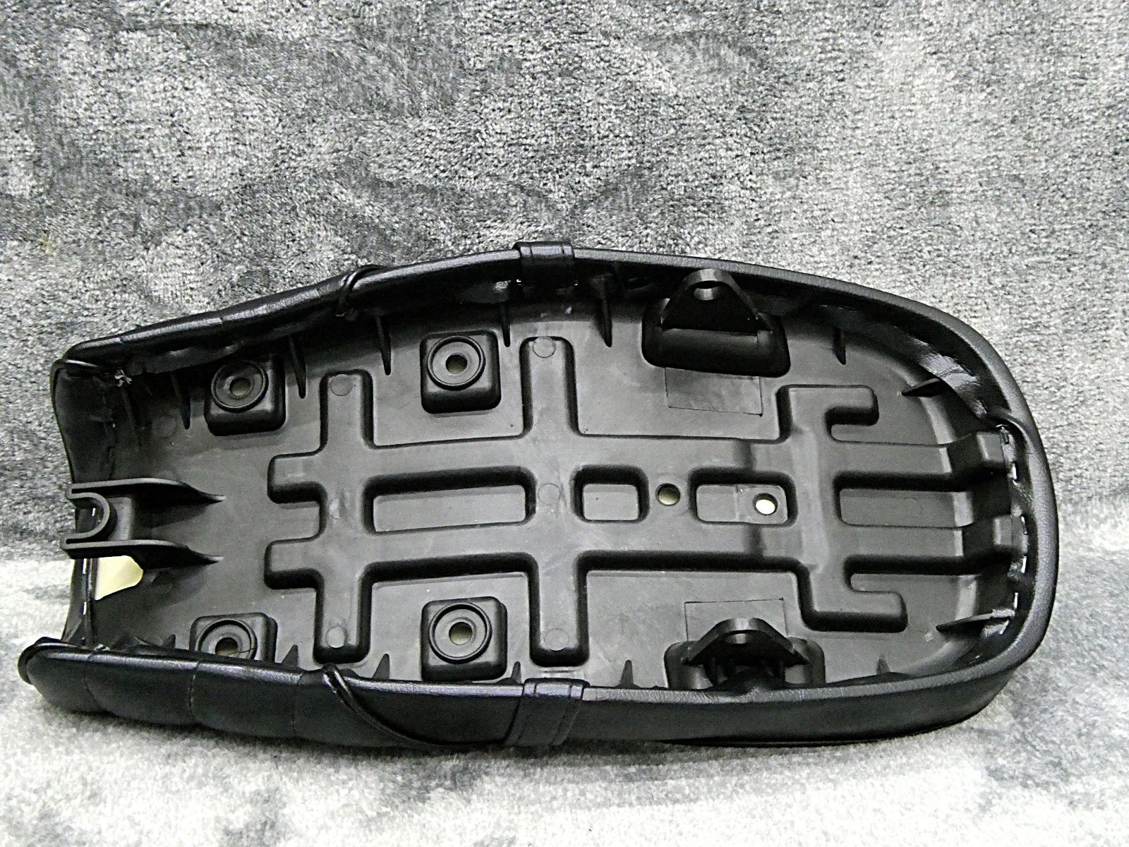 エイプ 黒皮 タックロールシート/あんこ抜きFIブラック50 100 APE