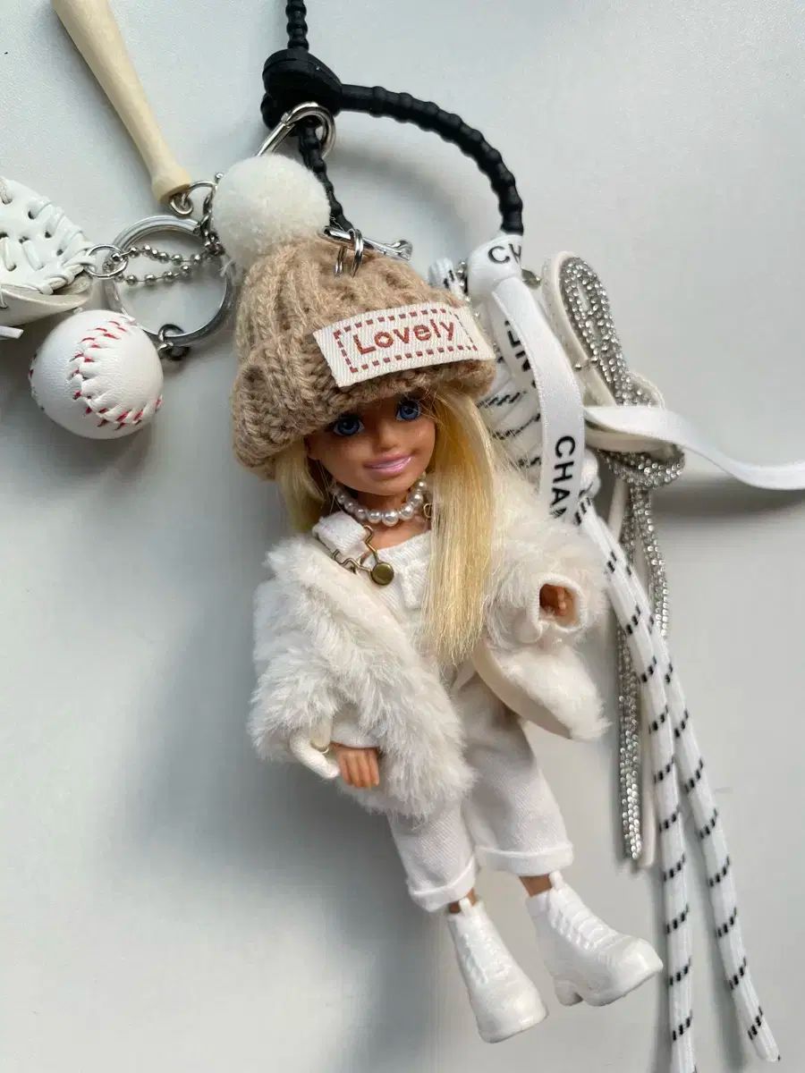 マテル バービー キーホルダー チェルシー キーホルダー 白 サスペンダー バービー人形 バッグ キーホルダー