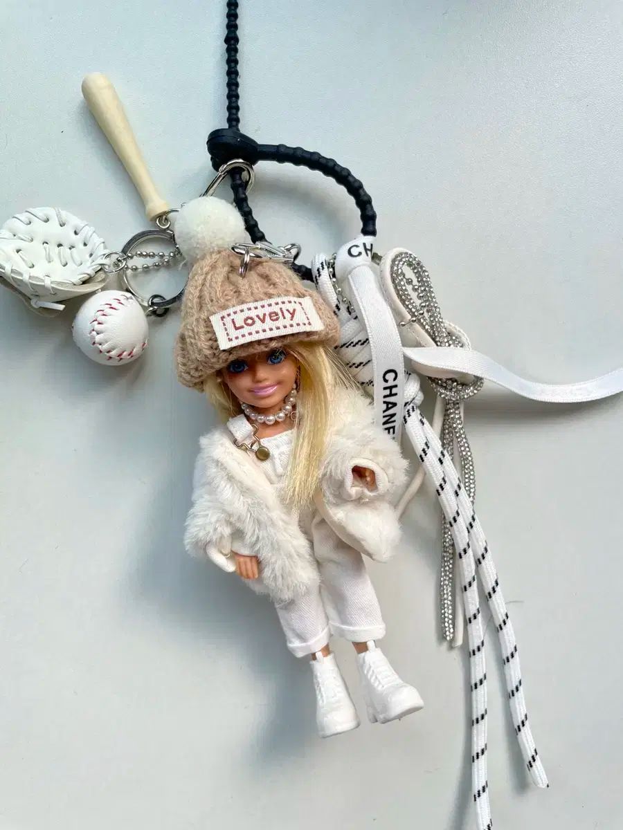 マテル バービー キーホルダー チェルシー キーホルダー 白 サスペンダー バービー人形 バッグ キーホルダー